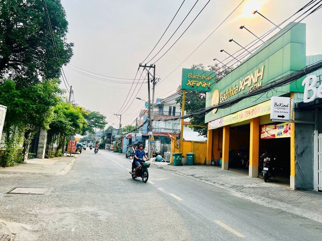 GIẢM MẠNH_NHÀ 2 TẦNG SÁT MẶT TIỀN_THÔNG RA CÔNG VIÊN_GẦN HOÀNG DIỆU 2 - Ảnh 2