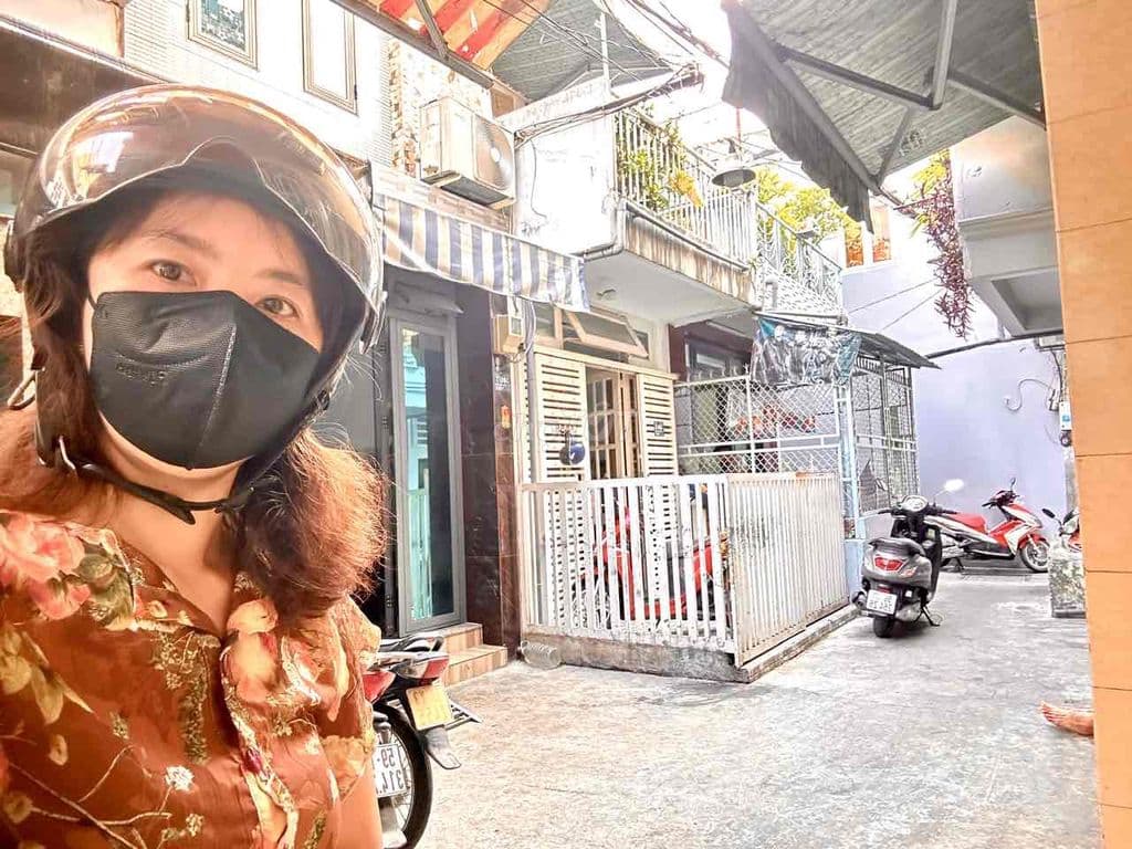 Bán nhà chỉ 10m ra MT xe hơi Đ.Đoàn văn bơ ra Tôn Đản, xóm chiếu.