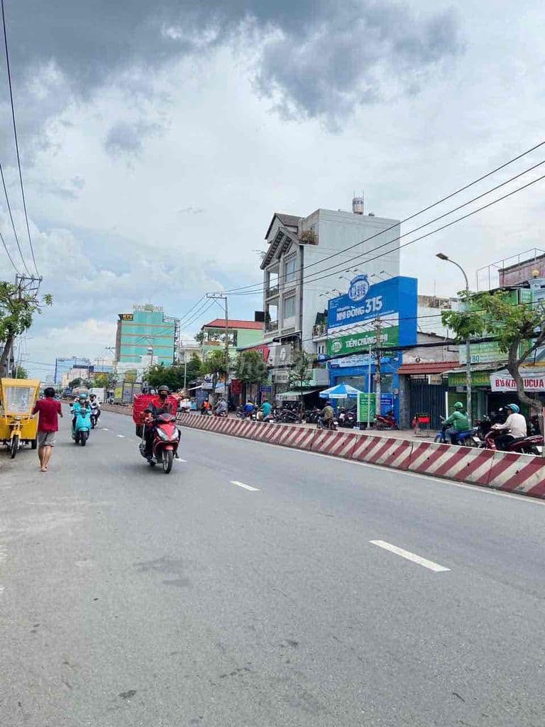 Diện tích TO Ngang HIẾM 5.5x20m giá siêu NHỎ ! Hẻm thông thẳng 1 trục