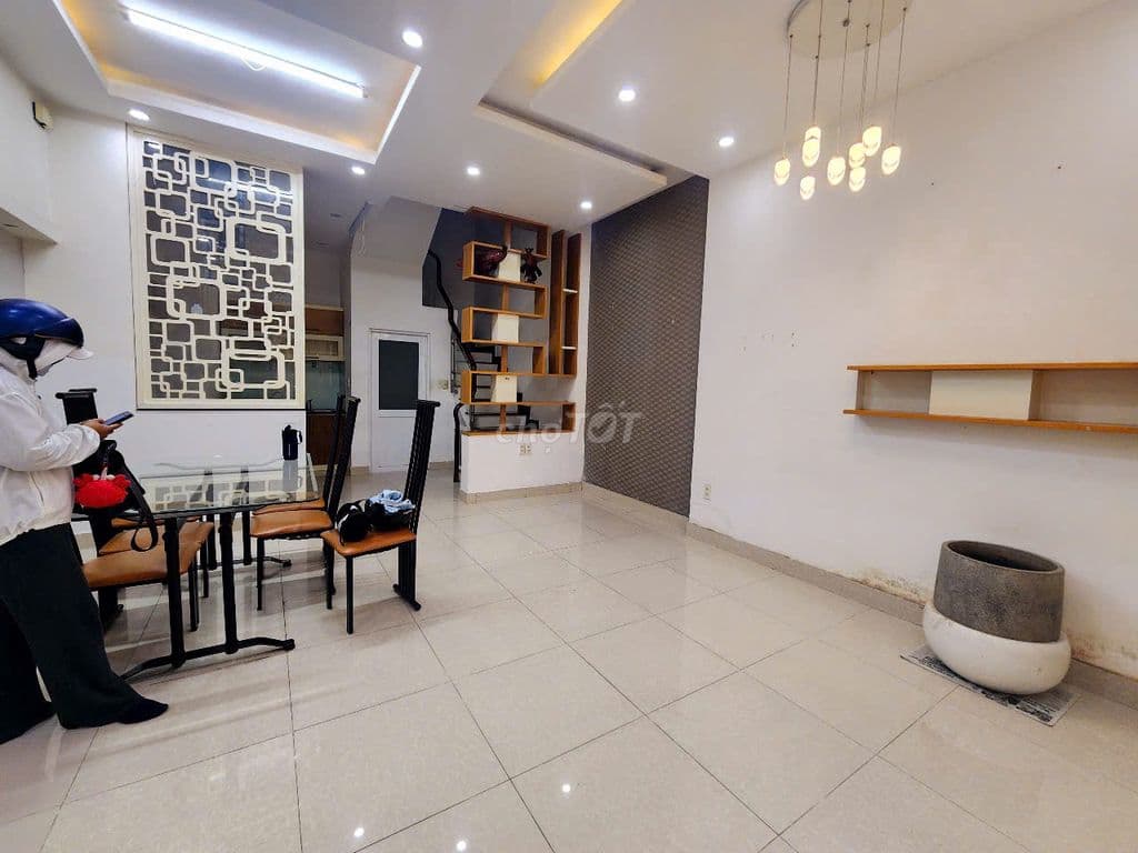 Nhà Ngang 5 dài 10 3 lầu Phường 2 Quận 8 Giá 6 tỷ 380