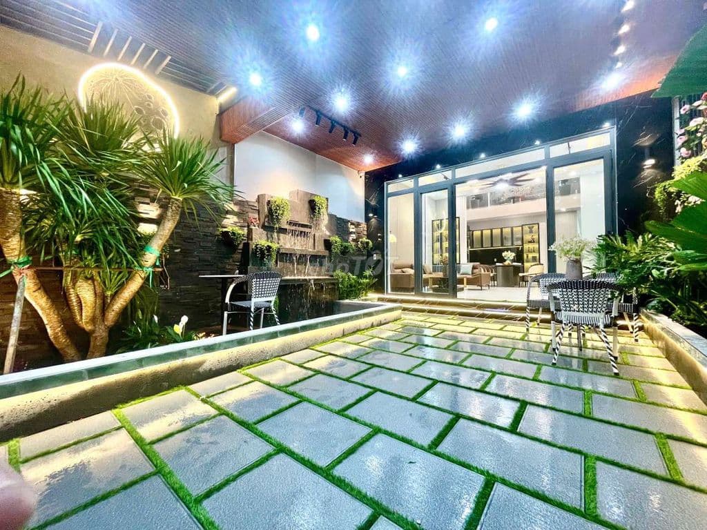 NHÀ PHỐ SÂN VƯỜN - HỒ CÁ KOI - Ảnh 2