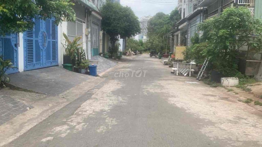 bán nhà cấp 4,( có 4 phòng trọ có gác ) đang cho thuê