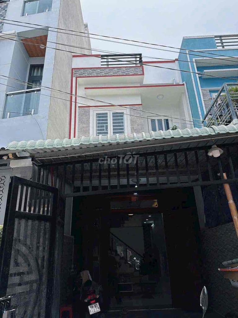 nhà đẹp xây chắc chắn .hẻm thông.xe hơi