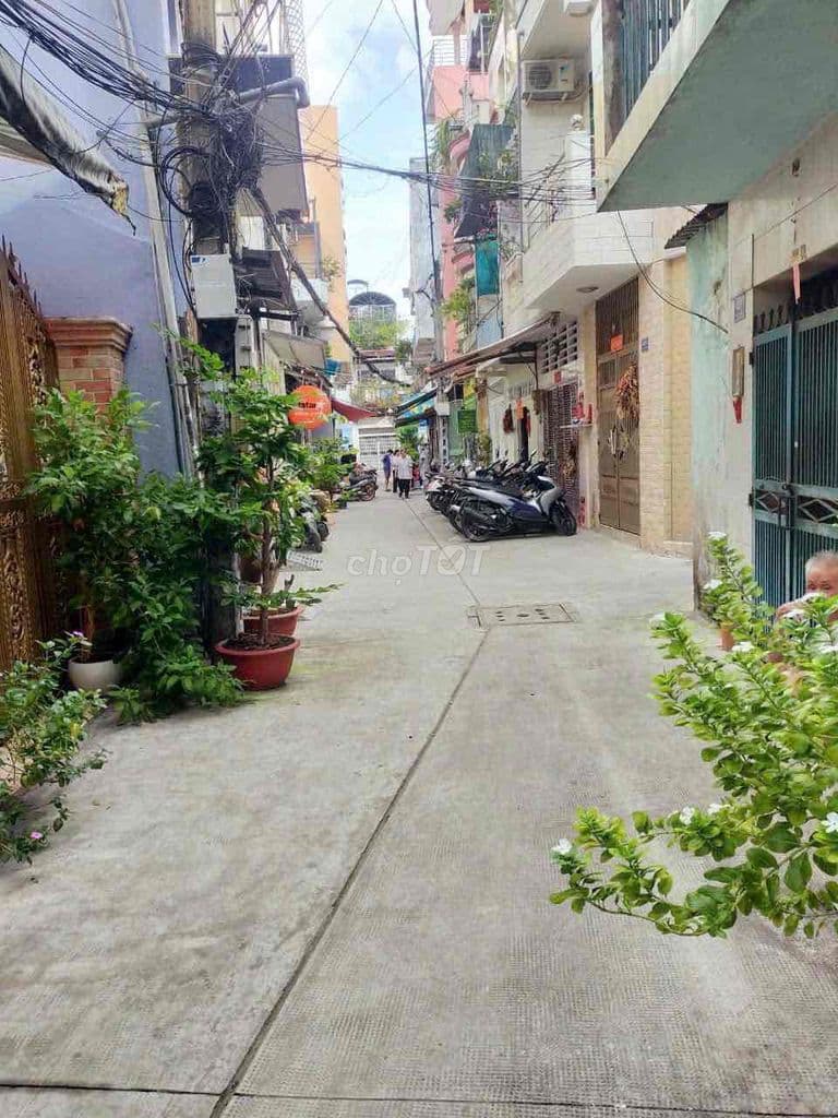 Nhà HXH Nguyễn Hiền - CX Đô Thành- 42m2 - Trệt 4 Tầng, dòng tiền 35tr