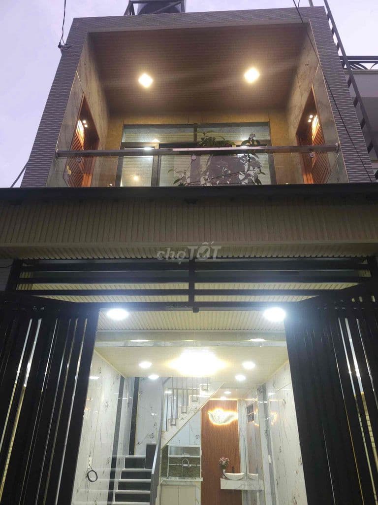 căn nhà ngay trung tâm chợ trường học các cấp