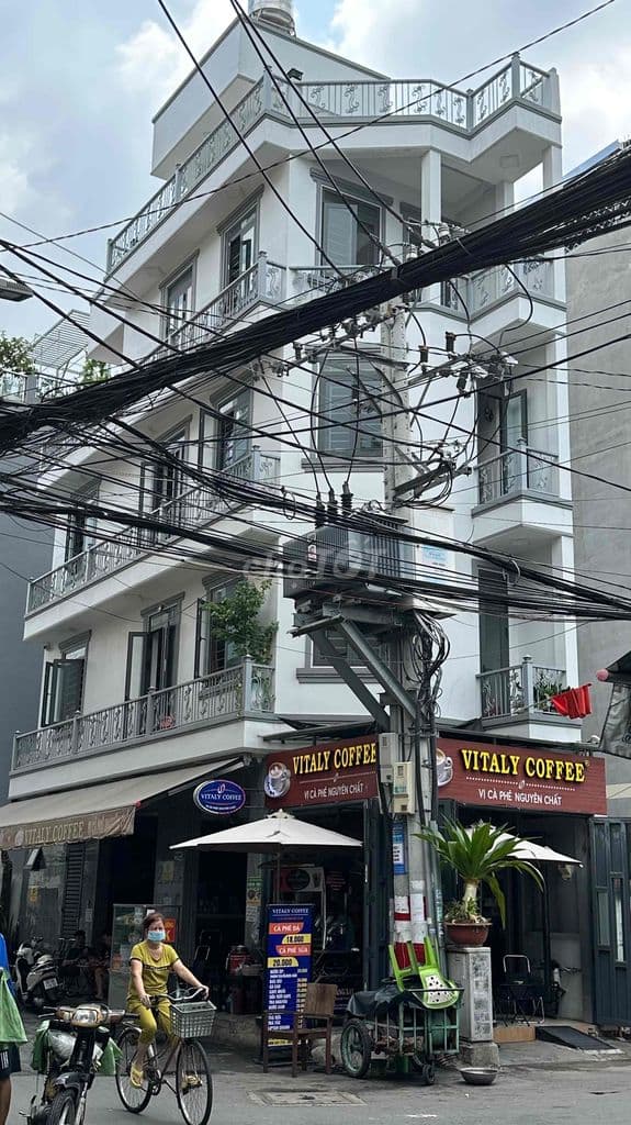 Bán nhà 2 mặt tiền hẻm xe tải vị trí đẹp nhất khu.
