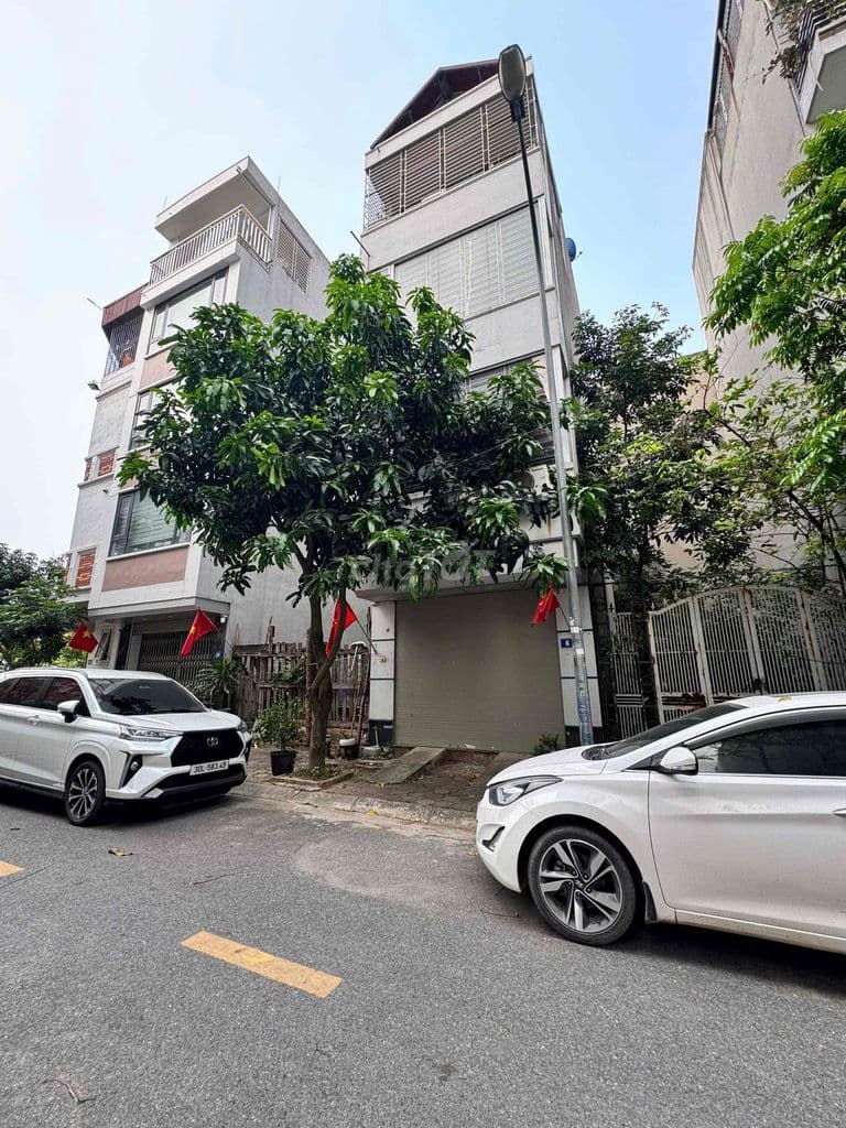 Nhà đẹp tái định cư giang biên