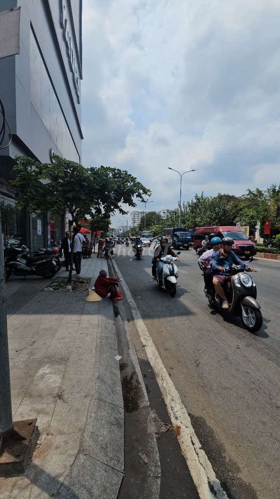Dòng tiền 1 Tỉ2 - Mặt Tiền Lê Đại Hành 600m2. Giá 55 Tỉ - Ảnh 2