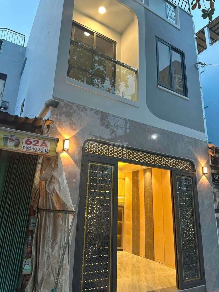 Bán nhà đẹp mới dg số 18 P4Q8