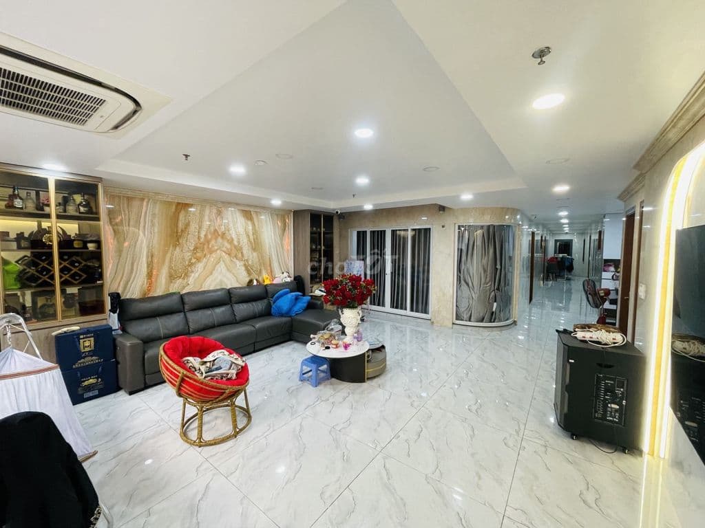 Bán toà nhà Mặt tiền Thoại Ngọc Hầu 8 tầng, thang máy, DTSD 2700 M2