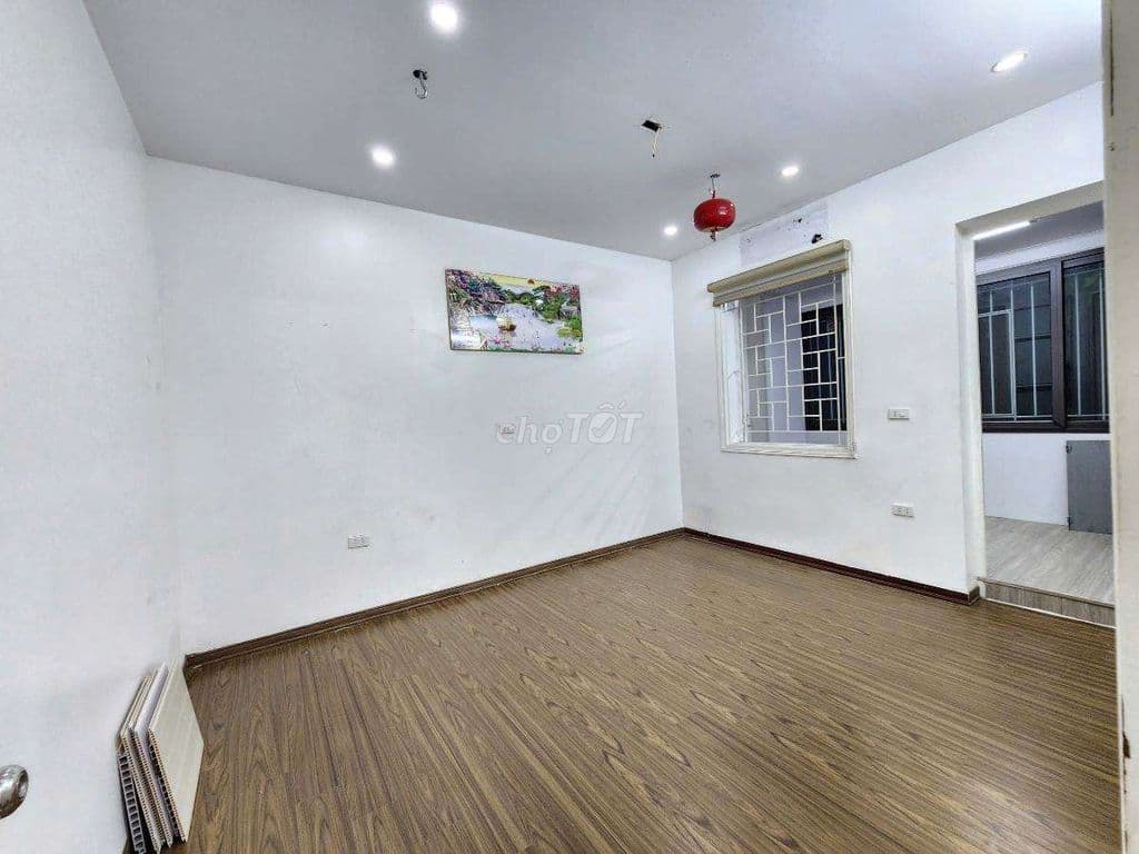 Hơn 4 tỷ Tập thể Lương Khánh Thiện, lô góc tầng 2 95m 3PN sổ đỏ ≈ 60m - Ảnh 2