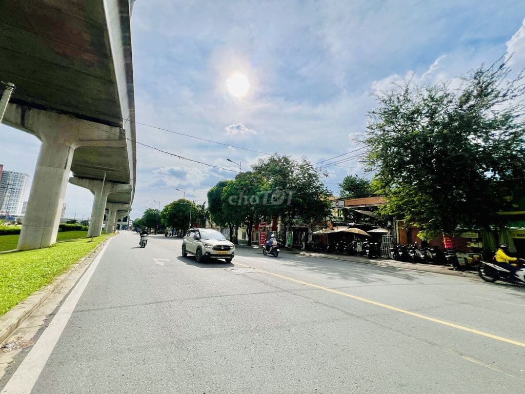 ĐẤT 300M2 NGAY CHÂN GA METRO_GẦN ĐH SƯ PHẠM KĨ THUẬT_MẶTTIỀN NGAY XLHN - Ảnh 2