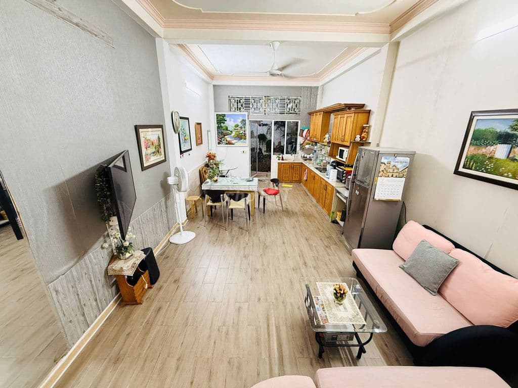 Mặt Tiền - Xe 16 Chỗ Ngủ Nhà - 4.05x24m / 4 Tầng - HĐT 22 Triệu /tháng - Ảnh 2