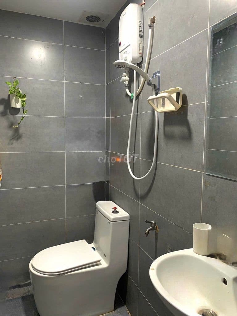 Bán nhà đẹp đường Lạc Long Quân, đối diện Đầm Sen, Quận 11, giá 4ti35 - Ảnh 2