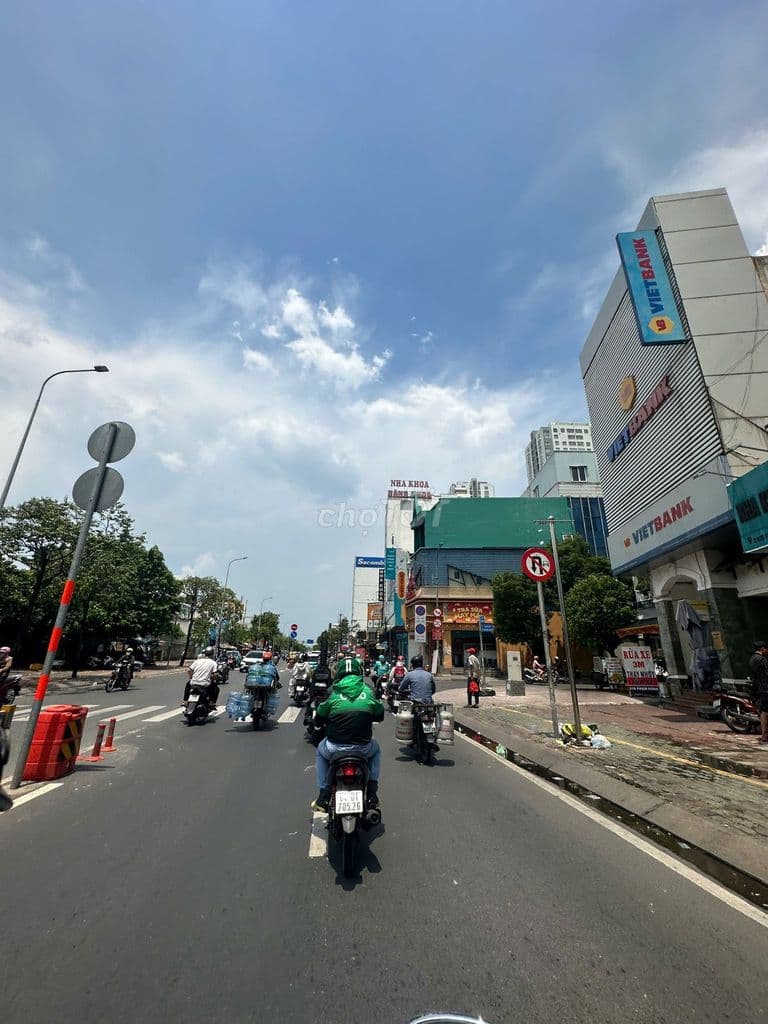 Xử lý NH nên Tôi bán gấp nhà mặt tiền 4lau Phạm Hùng,Q8,88m2,KD tốt