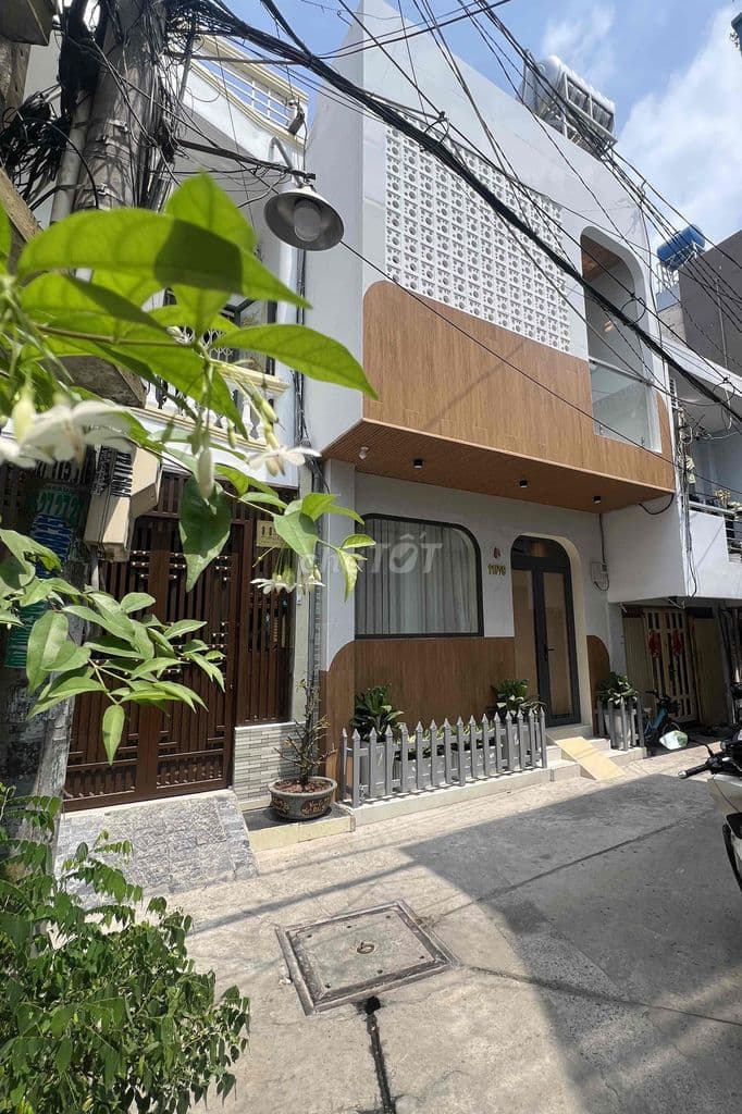 SIÊU PHẨM 2 TẦNG NGAY KHU TÊN LỬA- HẺM XE HƠI-DT 4,2x9 -SHR- 5 Tỉ 5