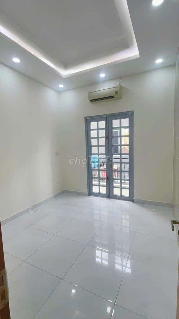 Nhà phố mới 100% ngay MT hẻm 4m .SHR - Ảnh 2