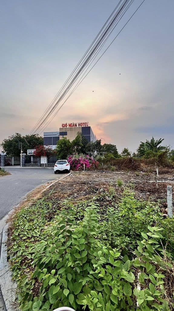 Bán đất góc 2 mặt tiền Củ Chi gần Hóc Môn, sổ hồng hỗ trợ vay 3 bên