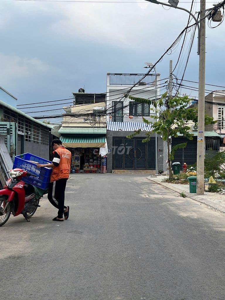 Nhà phố 4 tầng đường thông Thạnh Xuân Q12