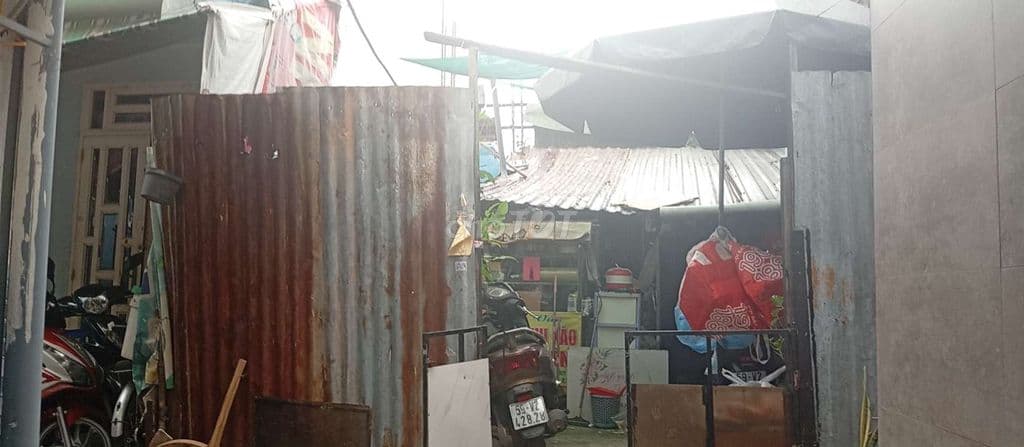 Nhà nát ngay vòng xoay Nguyễn Kiệm - Phạm Văn Đồng - Ảnh 2