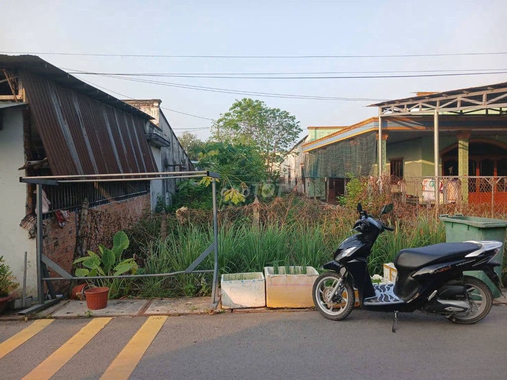 DIỆN TÍCH GẦN 400M2, PHƯỚC VĨNH AN, 700TR, PHÁP LÝ SẠCH. CÒN TL