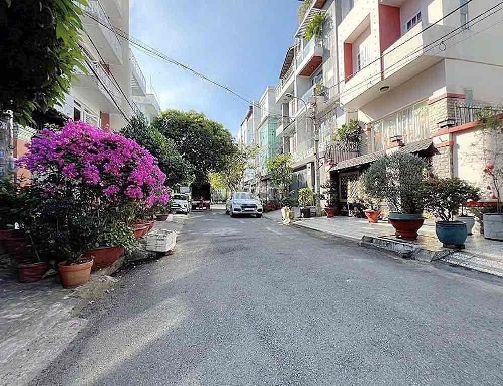 lô đất kế công viên văn hoá GV, P6. dt 5.6x15m đường 10m bàn cờ. 8ti5