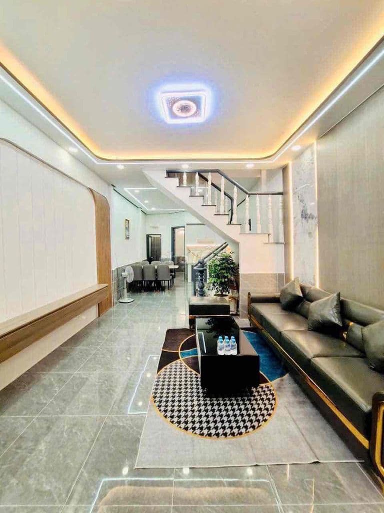 Nhà sh riêng đúc 1 lầu,mới đẹp ở liền,gần ngã tư ga - Ảnh 2