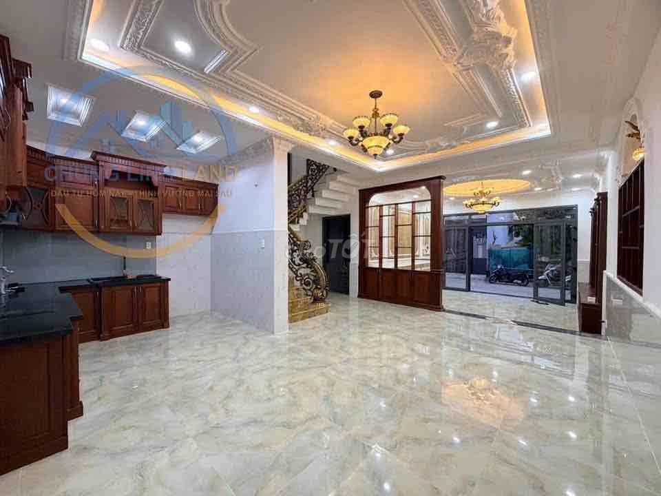Bán nhà 7x15m kiểu cổ điển sát Phú Mỹ Hưng Q7 giá chỉ 8.9 tỷ - Ảnh 2