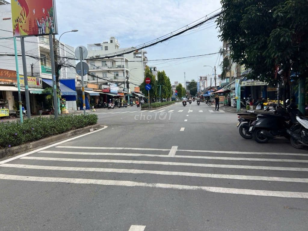 cần bán trường mẫu giáo mặt tiền đường đại lộ 2.sát đường đỗ xuân hợp - Ảnh 3