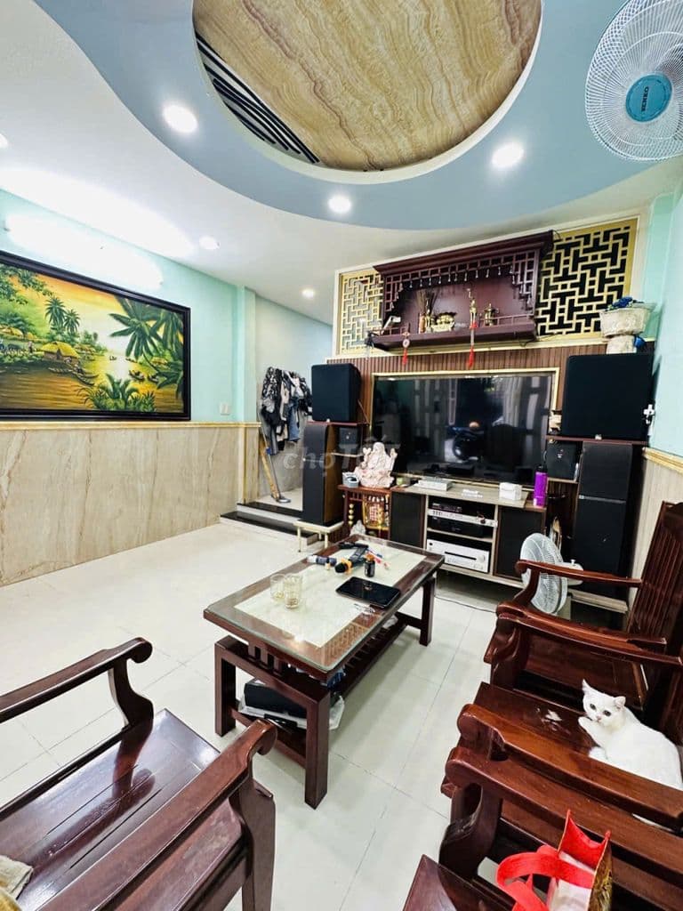Nhà 2 tầng Ni Sư Huỳnh Liên, cạnh Vinmart Bàu Cát.