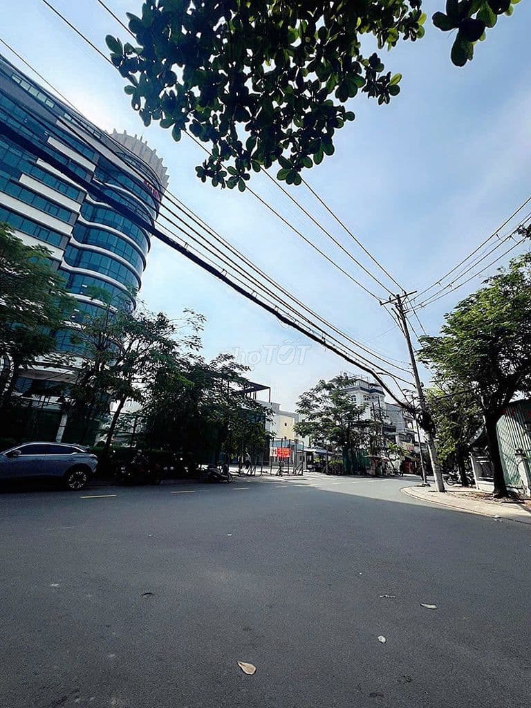 Cần bán nhà 136m2 đường Nguyễn Văn Dung, giá 15,99tỷ
