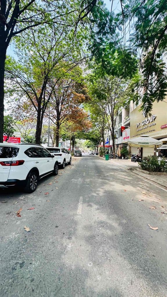 MẶT TIỀN HIMLAM PHÚ ĐÔNG - 4 Tầng - 4PN - Giáp Phạm Văn Đồng - Khu VIP