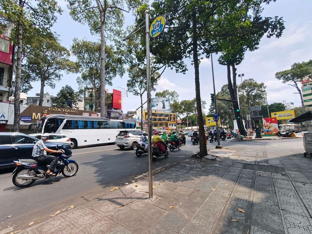BOM TẤN Q.10 - MẶT TIỀN VÒNG XOAY NGÃ 6 - 5x20m- Lề 8m.GIÁ MỚI 32 TỶ. - Ảnh 3