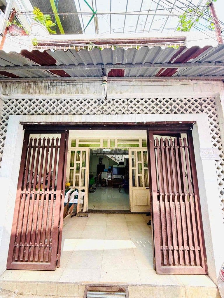 NHÀ 5M x 20M ĐÚC 1 LẦU 5 PHÒNG NGỦ NGAY METRO TÂN THỚI HIỆP