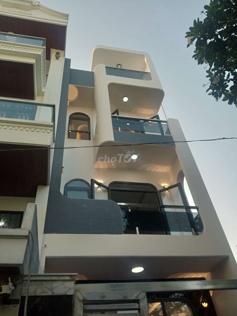 Nhà phố Cao cấp 4*18 full thổ cư Sát Gò Vấp