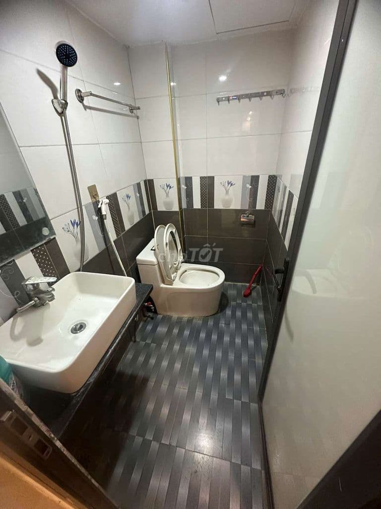 3 tầng đủ nội thất cần tiền gấp - Ảnh 2