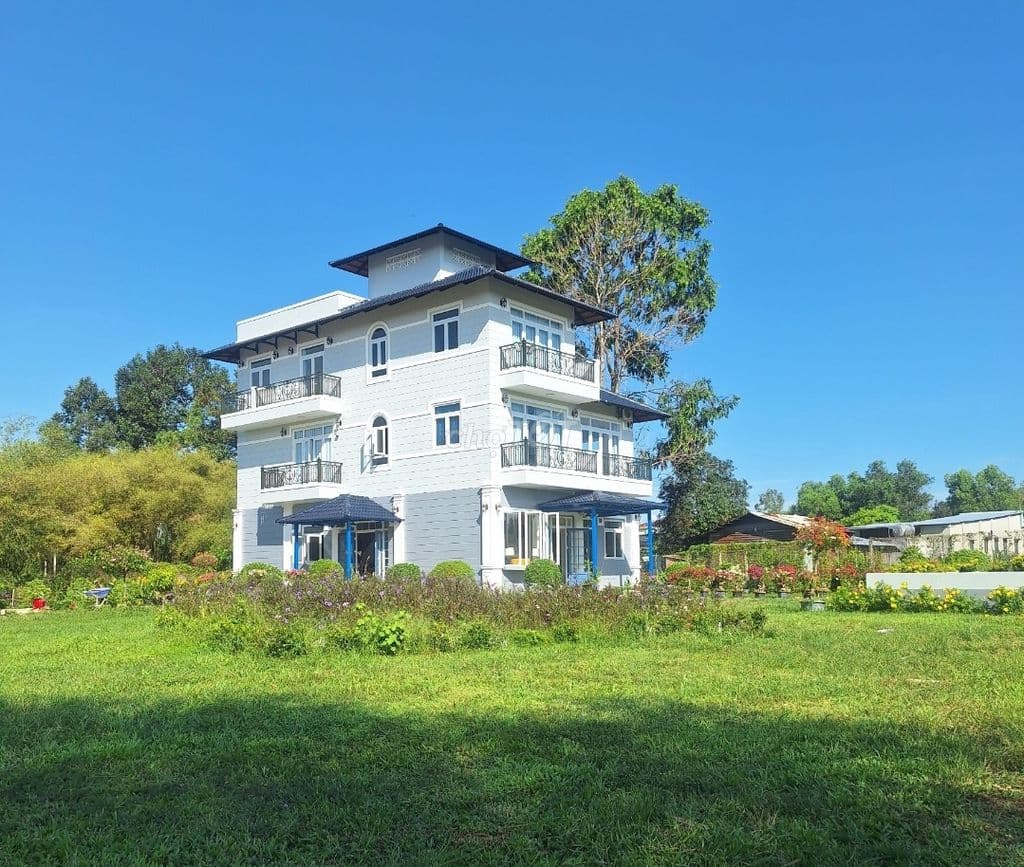 Mua đất có sẵn biệt thự sân vườn