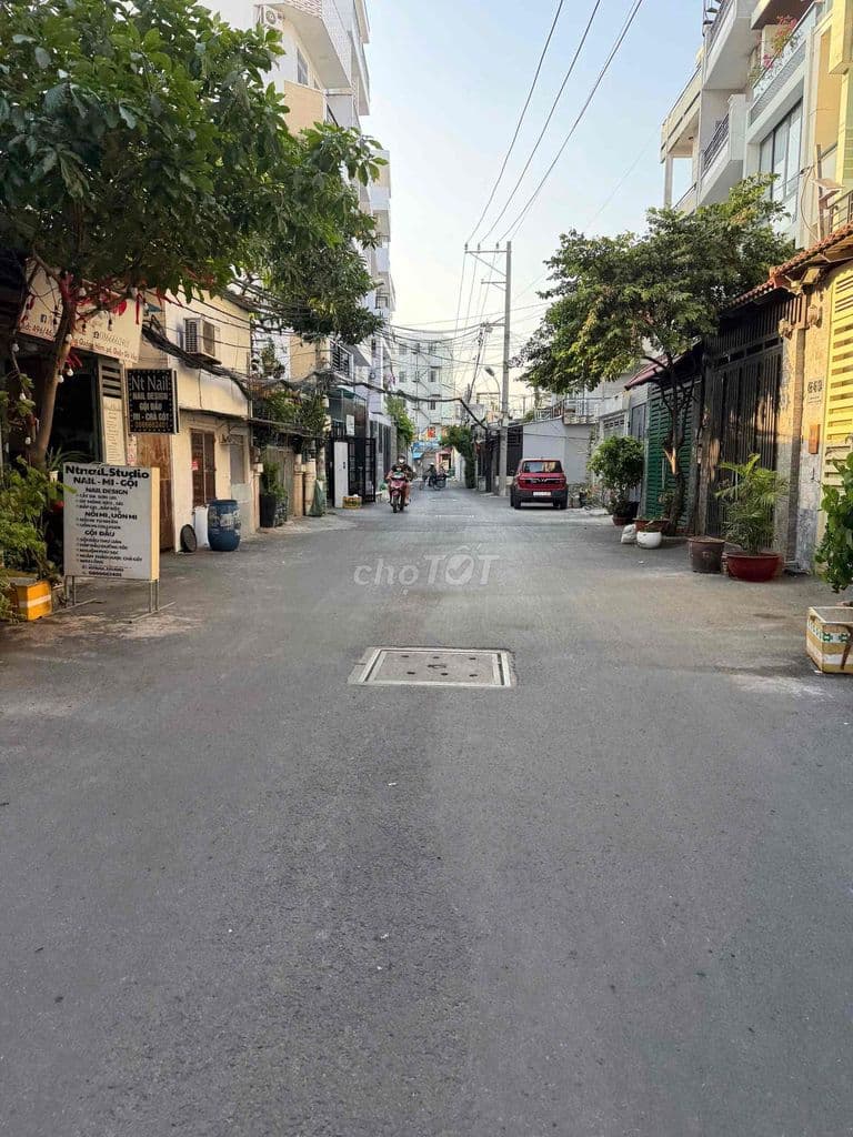 Bán nhà 1/ Dương quảng Hàm 5.2x20 giá 11.9 tỷ