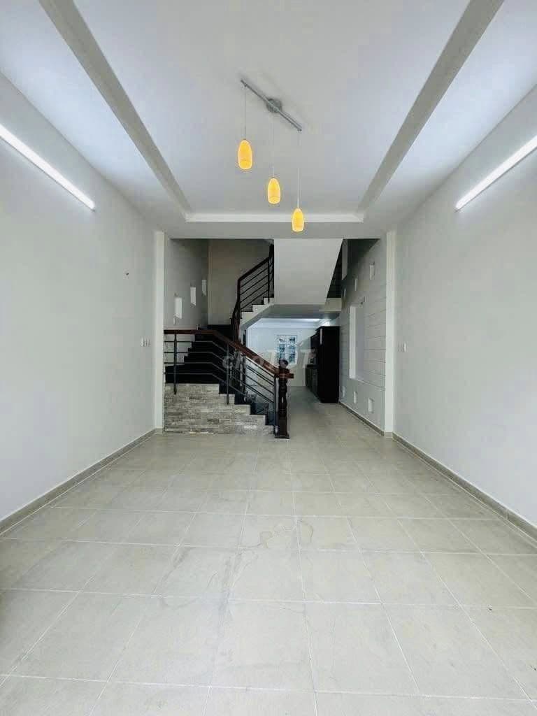 Chỉ 4.95 Tỷ Nhà Hẻm 4m Thông Nguyễn Sơn 4X14.5 CN 55M2 2 Tầng Sát MT - Ảnh 2