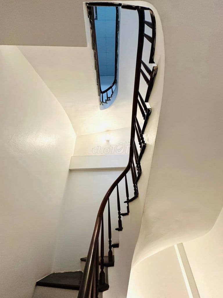 NHÀ NHƯ BIỆT THỰ 47m² x 7 TẦNG – NGÕ TÔN ĐỨC THẮNG ĐỐNG ĐA – DƯỚI 12TỶ - Ảnh 2