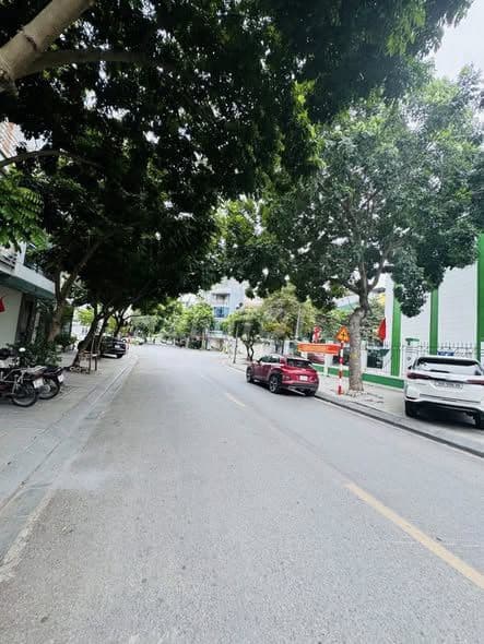 bán nhà mặt phố Thanh Am 60m2 thang máy chỉ 15 tỷ