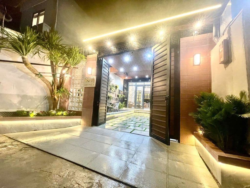 NHÀ PHỐ SÂN VƯỜN - HỒ CÁ KOI