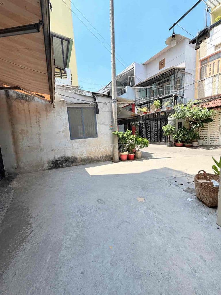 NHÀ MỚI 3 TẦNG NI SƯ HUỲNH LIÊN – HXH TỚI NHÀ – Ở NGAY, GIÁ TỐT 3.95 T