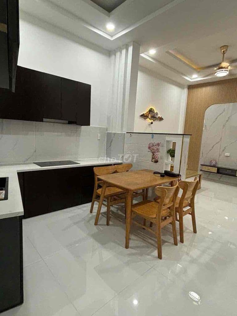 (4,5 tỷ ) Bán nhà 1 trệt 2 lầu gần CĐ Công Thương, Phước Long B, Quận9