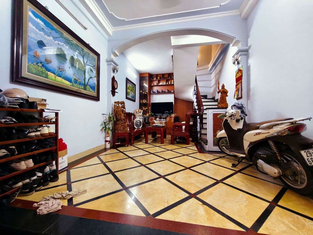 Nhà phố Hồng Mai, Ngõ thông, lô góc, 37 m2, 5 tỷ