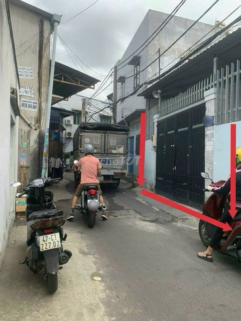 BÁN RẺ NHÀ MẶT TIỀN HẺM XE TẢI THÔNG DTSD 70M2 GIÁ 3,2 TỶ