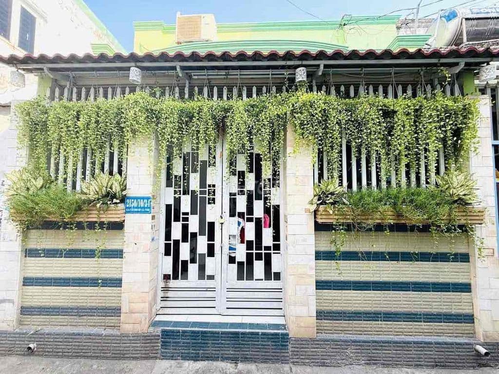 BÁN NHÀ SỔ HỒNG RIÊNG ĐÚC LỮNG 2PN 2 TOLET NHÀ CÒN MỚI ĐƯỜNG ĐÔNG BẮC