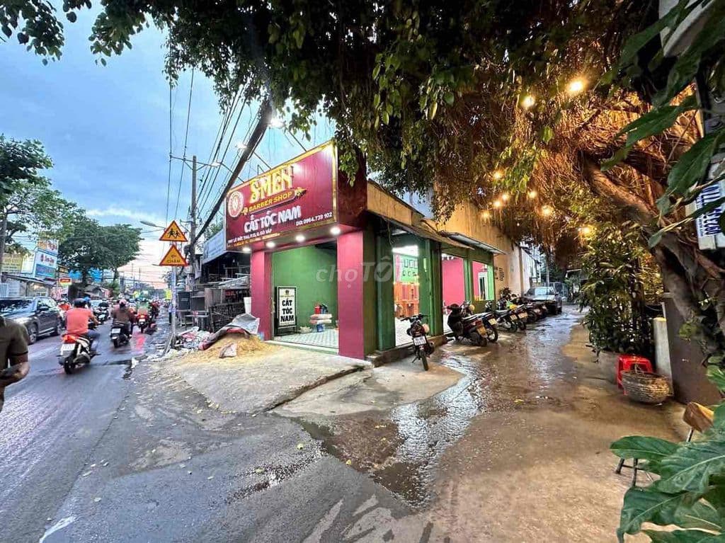 Góc 2 mặt tiền 4,2 x 26 không lộ giới hẻm hông, đang cho thuê 22 triệu