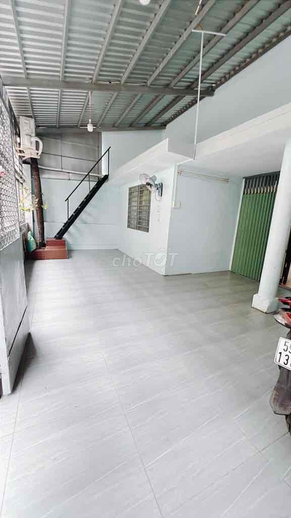 Bán gấp ,nhà cấp 4 mặt tiền ,hẻm thông ,DT 120m2 ,3PN ,Đoàn Văn Bơ ,Q - Ảnh 3