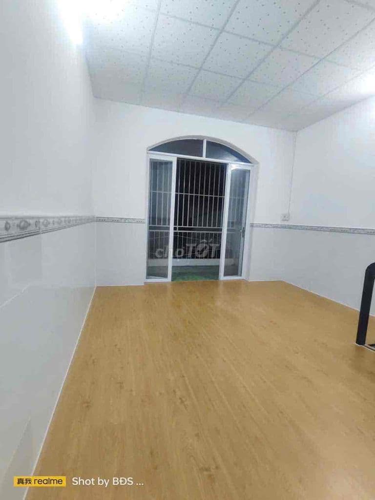 Nhà giá rẻ đối diện vạn phúc